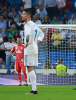 ريال مدريد يواصل نزيف النقاط بالهزيمة على ملعبه أمام بيتيس