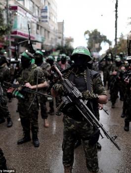 240B6B0400000578-2873608-The_elaborate_military_parade_in_Gaza_City_featured_hundreds_of_-a-238_1418577779164