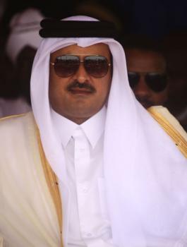 امير قطر يصدر قرارا لحماية العمال 