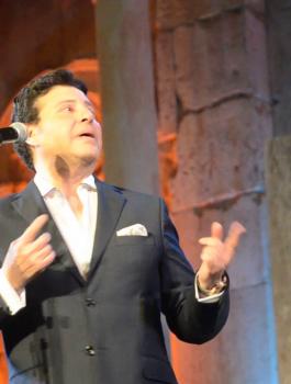 "هاني شاكر" وقع في "جرش" ونقل إلى المستشفى على عجل في القاهرة