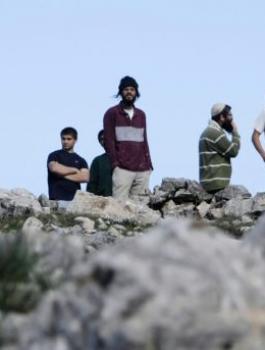 المستوطنين يهاجمون مدرسة بورين جنوب نابلس 