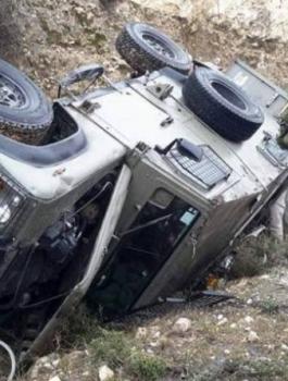 اصابة جنود اسرائيليين بانقلاب جيب عسكري 