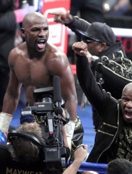 بطل الملاكمة مايويذر المعتزل يظفر بأغلى لقب بالعالم