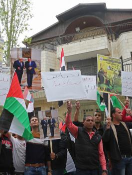 وقفة تضامنية أمام السفارة المصرية برام الله