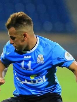 لاعب الفيصلي يخلع سرواله لجماهير الوحدات