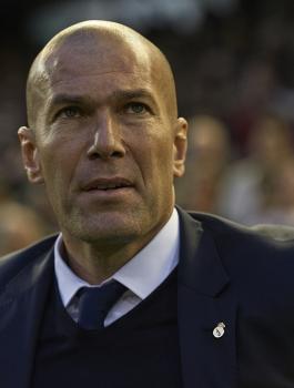 زيدان ينشر تغريدة بعد إعلان رحيله عن ريال مدريد