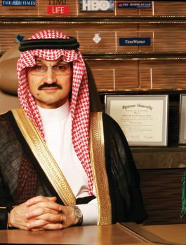 والد الأمير وليد بن طلال يبدأ إضراباً عن الطعام احتجاجاً على اعتقال أبناءه