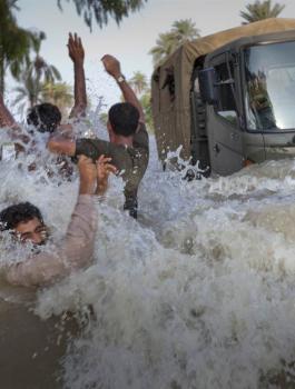 الفيضانات تودي بحياة 12 شخصاً في ايران