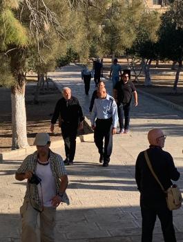 آفي ديختر  يقتحم  الاقصى  