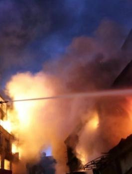 اب يقتل اطفاله في رفح 