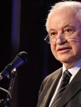 طلال ابو غزالة 