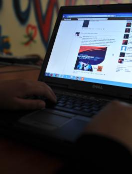 280 فلسطينياً اعتقلهم الاحتلال منذ تشرين ثاني 2015 بسبب منشورات على الفيسبوك