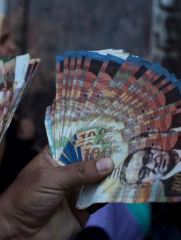 سعر صرف الدولار مقابل الشيقل 