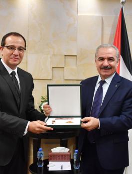 اشتيه وسفير مصر في فلسطين 