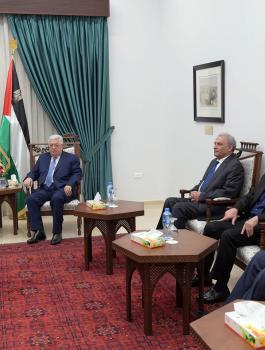 عباس والمبعوث الصيني لعملية السلام 