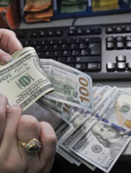 صرف الدولار مقابل الشيقل 