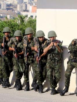 مطلوبين في نابلس يسلمون انفسهم للمخابرات 