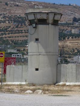 اسرائيل والسيطرة على اراضي الفلسطينيين 