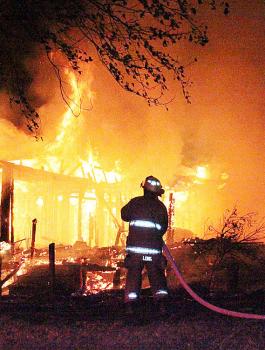 وفاة طفلين في حريق بمنزل في يطا 