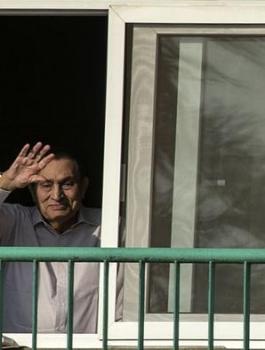 محكمة مصرية تقرر إعادة التحقيق مع مبارك