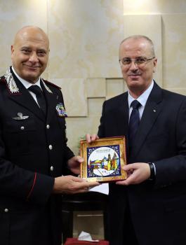 رئيس الوزراء ووفد من الشرطة الايطالية 