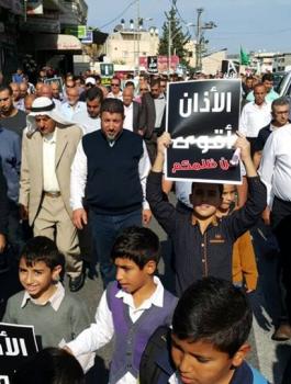 مظاهرات ضد قانون منع الاذان 