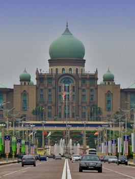 الحكومة الماليزية توافق على تخفيض رواتب الوزراء بنسبة 10% 