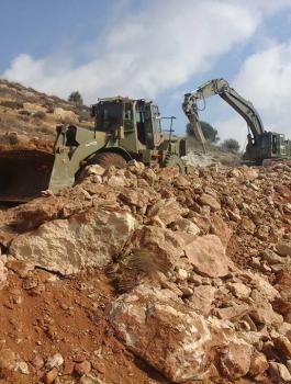 تجريف اراضي في الخليل 