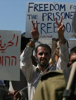 gal_palestinian_prisoners_jpg_-1_-11