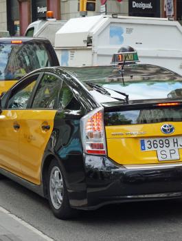 أربعة لاعبين من الدوري الانجليزي الممتاز يسرقون سيارة "تاكسي"