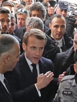 ماكرون وشرطة الاحتلال في القدس 