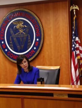 قاض أميركي يأمر بتكميم فم متهم بشريط لاصق