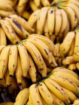 اليابان تبتكر موزاً يمكن أكله مباشرة دون تقشير