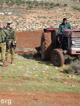 منع مزارعين من قريوت الدخول الى اراضيهم 