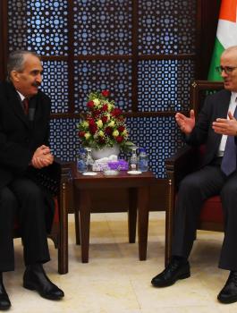 الحمد الله ووزير الدخلية الاردني 