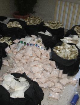 القبض على ثلاثة أشخاص بحوزتهم مواد مخدرة في نابلس