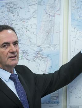 وزير الاستخبارات الاسرائيلي في سلطنة عمان 