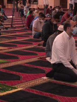 فتح المساجد امام المصلين 