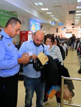 معبر الكرامة 