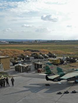 الجيش السوري يخلي مطارات وقواعد عسكرية تحسباً للقصف الأميركي