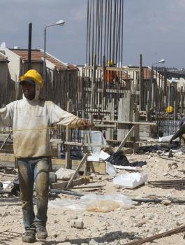 مصرع عامل فلسطيني أثناء عمله في الداخل المحتل