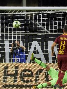 هدف بيروتي من ركلة جزاء على برشلونة 