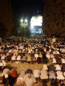 صلاة التراويح والفجر في المسجد الاقصى 