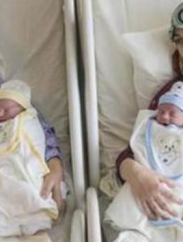 سورية وابنتها تلدان في نفس اللحظة طفلين في نفس اللحظة وتسميانهما 