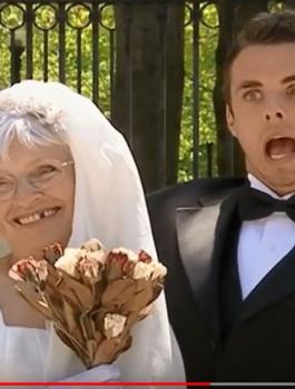 شاب يتزوج من عجوز 