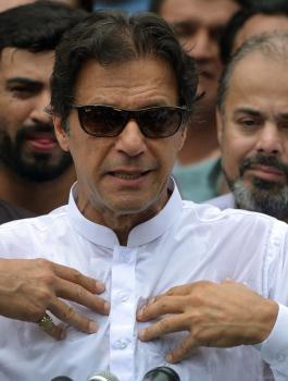 عمران خان رئيسا لوزراء باكستان 