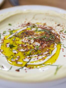 تحذير للمواطنين من علبة حمص 