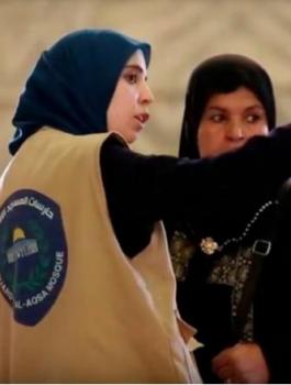 مدير اوقاف القدس يطرد مرابطات 