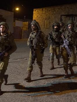 محاصرة بناية سكنية في رام الله 