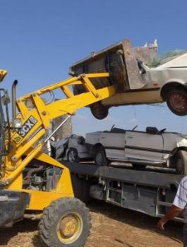 اتلاف مركبات غير قانونية بالضفة الغربية 